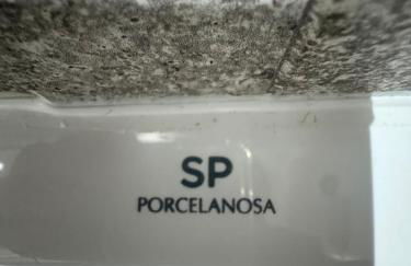 The Plum Tree - 5 luxury modern bedrooms - Photo 5