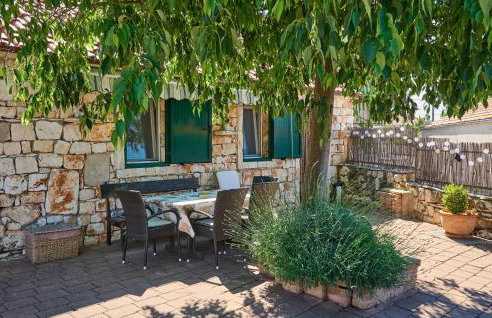 Amazing Home In Najevi With Wifi - Photo 15