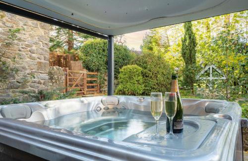 Sun Hill Farmhouse - Photo 2