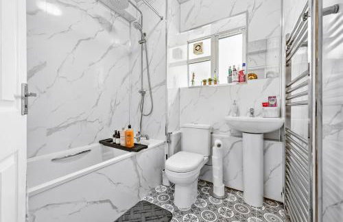 Balham Luxury Apartment 6 Min Walk to Underground and Overground Prime Balham Location - Photo 40