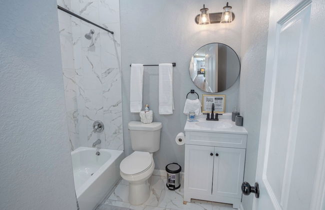 Cozy and Lovely 2BR 1BA Apt#b Near Lively Downtown - Photo 8