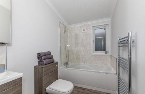 York Family Luxury Cabin with hot tub - Photo 42