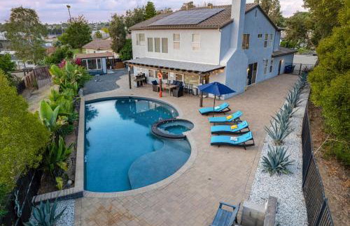 Entire Private Home with 5 Bedrooms 4 Bathrooms 3000 Sq ft Villa, Pool, Hot Tub, Nature, Garage, Winery, Available Now - Foto 2