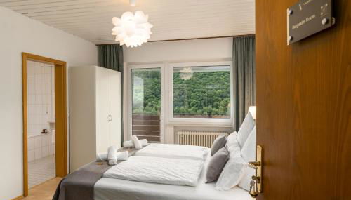 Elbling Appartement for 4 People - Billiards - 2 Bedrooms - 2 Bathrooms - Balcony with Mosel View - Parking - Wine Barrel Bar - Fully Equipped Kitchen - Netflix - WaipuTV - 3 km from Cochem - Foto 5, towels