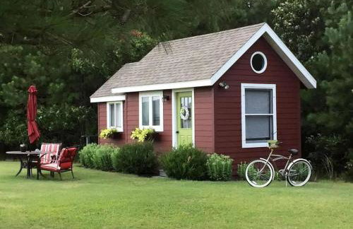 Serene Tiny House with a Big Charm for Glamping in Virginia - Photo 18