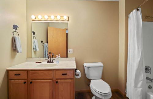 Black Bear Lodge Condo with Kayaks BBQ & Fire Pit - Photo 27