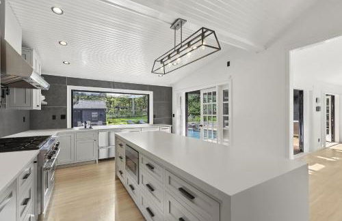 Wainscott Woods by Rove Travel - Luxe Estate with Pool - Foto 13