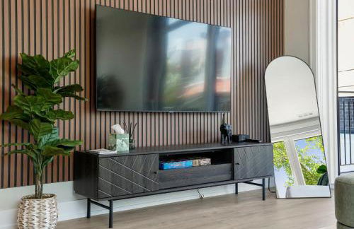 Modern 2BR2BA Condo Free Parking and Balcony - Foto 8