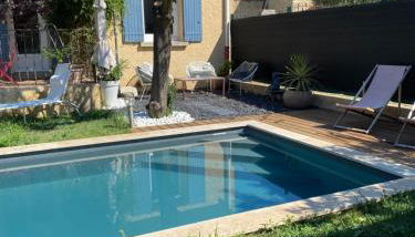 Gîte Lou Sabaï au pied des dentelles de Montmirail, piscine partagée - Photo 2, Garden, sunbed