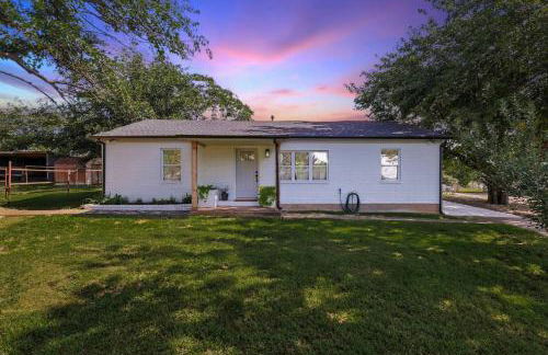 Newly Remodeled 3 Bedroom Bespoke Home Near Fort Worth - Photo 1
