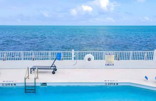 Oceanfront Islamorada Townhome with Dock and Pool - Foto 26