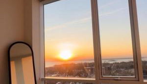 Luxury 1BR w Stunning Floor-to-Ceiling Water Views - Foto 2