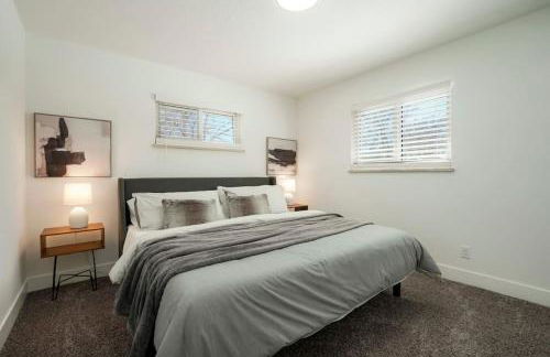 5-Bedrooms! Stylish and Modern Home, Pets Welcome! - Foto 3