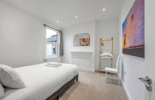Brand New Cricklewood Zone 2 Modern Home - Foto 18