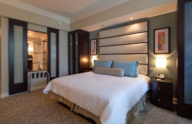 Fontainebleau Sorrento Pool View Junior Suite 1 Bedroom Hotel Room - Photo 3