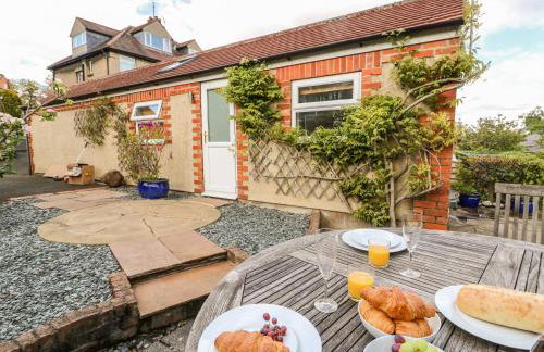 Garden Cottage - Photo 2