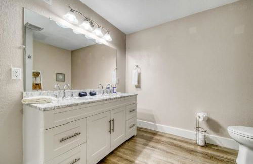 Spacious Dog-Friendly Getaway with Year-Round Pool & Hot Tub - Foto 36