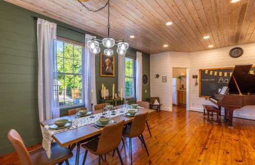 Cozy Spring Night HotTub Firepit PetFriendly Patio - Foto 11