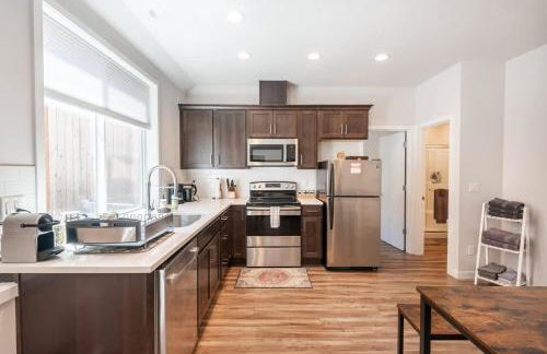 Walkable Apt Next to Restaurants, Bars, and Shops! - Foto 9