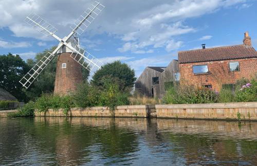Smart & Comfortable 3-bedroom Victorian house - Photo 32