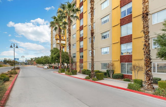 2BD resort condo with amenities and next to shopping right off the Las Vegas Strip - Photo 95