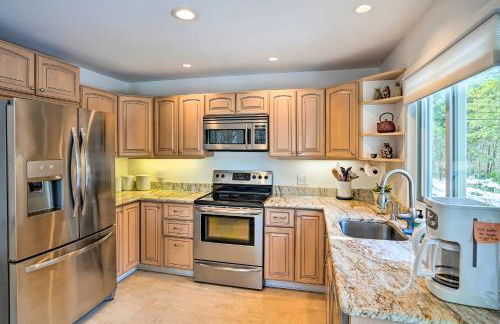 Lakefront Otis Home with Stunning Views and Boats! - Foto 20