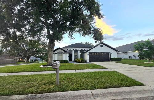 Pool house Best location in Wesley Chapel - Photo 16