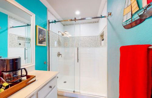 Lakefront Estate Stunning Views, Deck, Bar and Dock - Foto 24