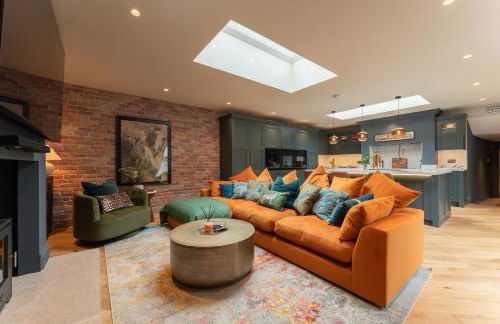 St James Cottage - Luxurious Dorset Escape in Idyllic Milton Abbas - Photo 3