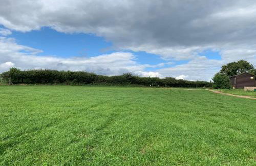 King Richard's Luxury Lodge - Sleeps up to 8, Dog Friendly, Near Sherwood Forest at Fairview Farm in Nottingham set in 88 acres and great for Groups, Family Gatherings & Corporate events - Foto 51