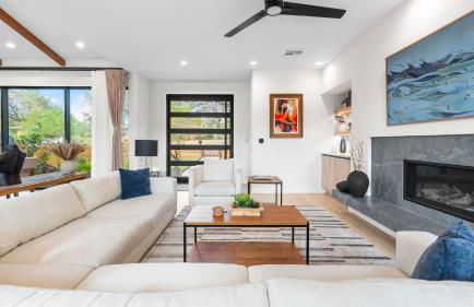 Modern Oasis w Pool Hot Tub Rooftop Deck Home Theater Mariposa Retreat by AvantStay - Foto 7