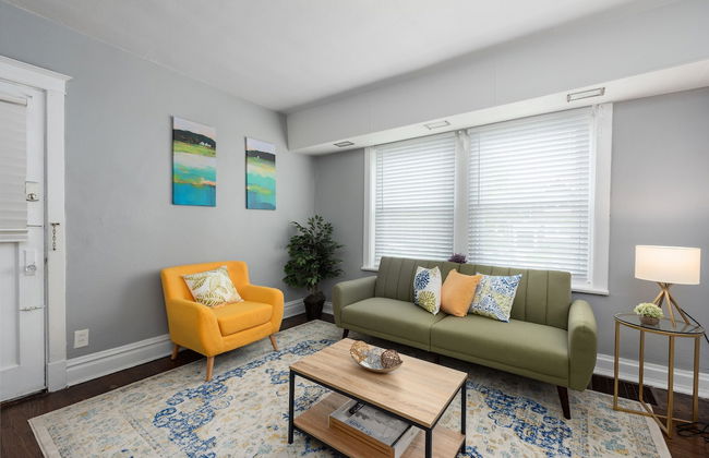 Central Garden Getaways Corp Rentals by NamaStay - Photo 31