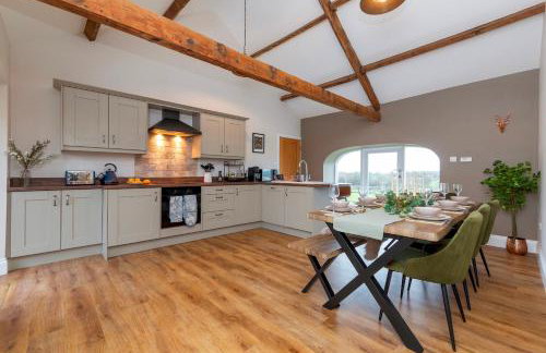 Luxury Barn - Hot Tub, Views, Stunning Location! - Pass the Keys - Photo 3