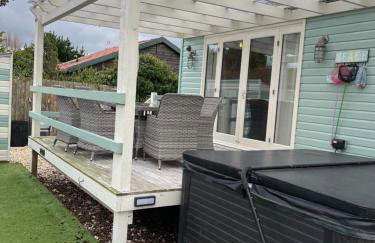 Den of Joy Humberston Fitties sleeps 6,hot tub,log burner - Foto 17