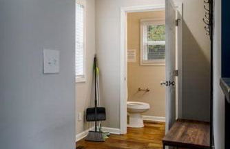 Housepitality - The Lilley Pad - Near Downtown - Photo 17