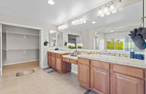 Sunset Crest - Home with stunning views, Pool, BBQ - Foto 24