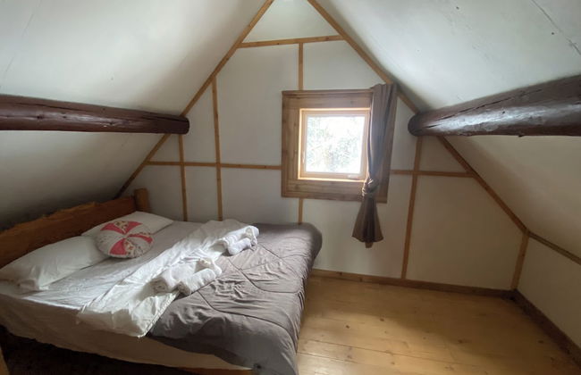 Rustic Beaverfoot Lodge Basic Cabin - Photo 11