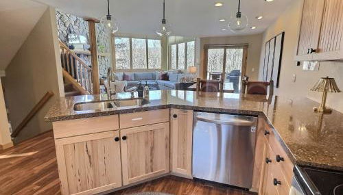 Gorgeous Executive Lutsen Townhome - Ski-in Ski-out, Pool, Hot Tub, Hiking, Biking, campfires and more! - Foto 5