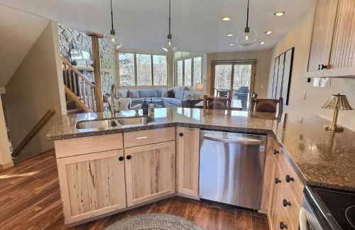 Gorgeous Executive Lutsen Townhome - Ski-in Ski-out, Pool, Hot Tub, Hiking, Biking, campfires and more! - Foto 5