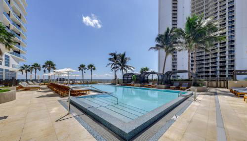 Ocean Views and Pool Access Riviera Beach Condo! - Foto 2