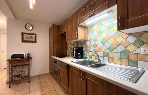 Agréable T2 à La Bourboule, Terrasse Sud, WiFi, Parking - FR-1-608-298 - Foto 7