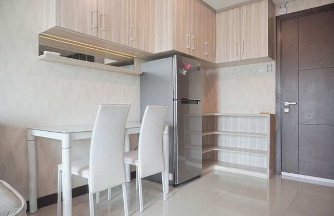 Homey And Modern Studio At Sky Terrace Apartment - Foto 9