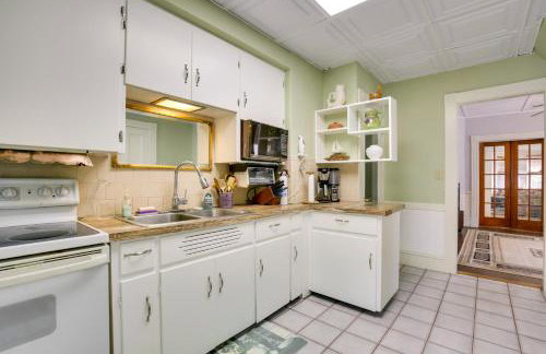 Quaint Beverly Townhome Walk to Beach and Downtown! - Photo 11