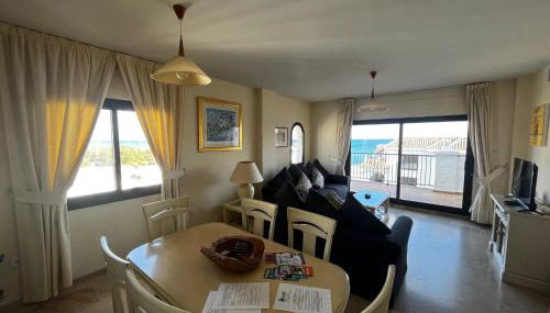 3 Bed Beachfront Penthouse 854 with great views - Photo 3