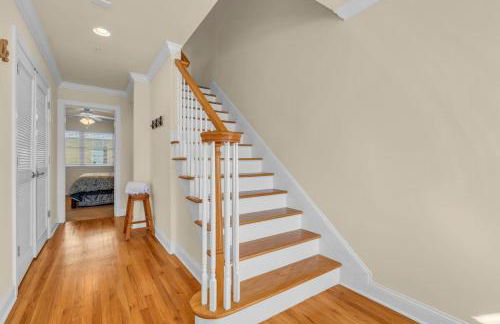 Rooftop Townhouse with 360 Views and Free Parking - Foto 44