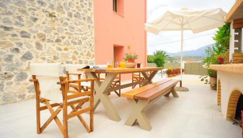 Hawk Villa, Timeless Village Escape with Pool, By ThinkVilla - Foto 3