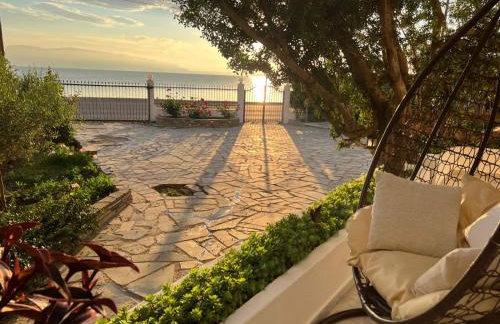 Sea front house & garden, Oropos - Foto 15