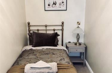 Moody House - Photo 8