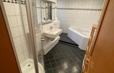 Großzügige Ferienwohnung für bis zu 4 Personen mit Balkon - Photo 10