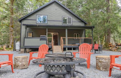 Luxe Chalet at Rainier Entrance with Hot Tub-AC-WiFi - Photo 6